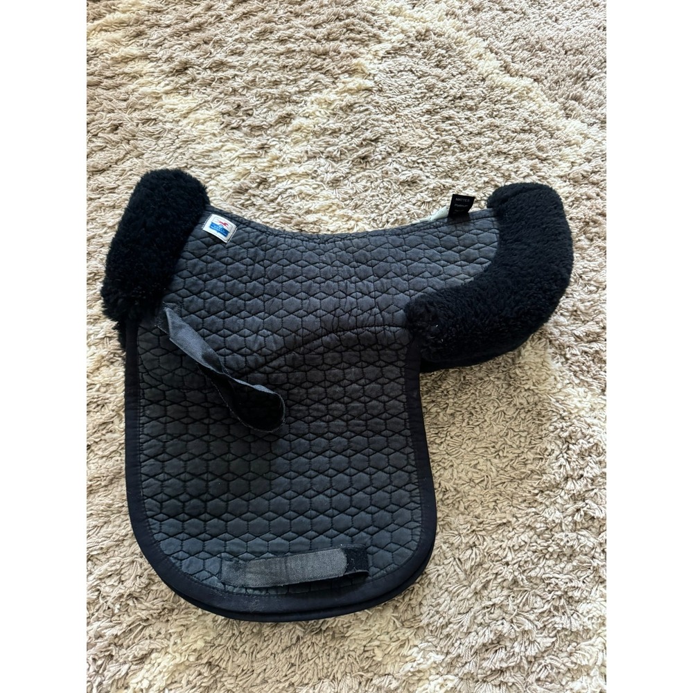 Mattes Sheepskin Dressage Contour Pad With Rear Trim and Bare Flaps Size M